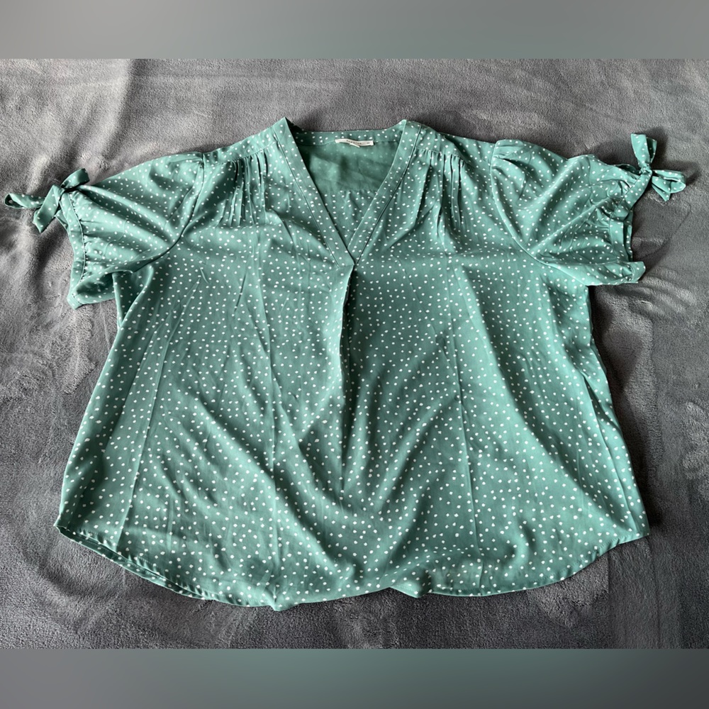 Green/white polka dot blouse- half sleeves